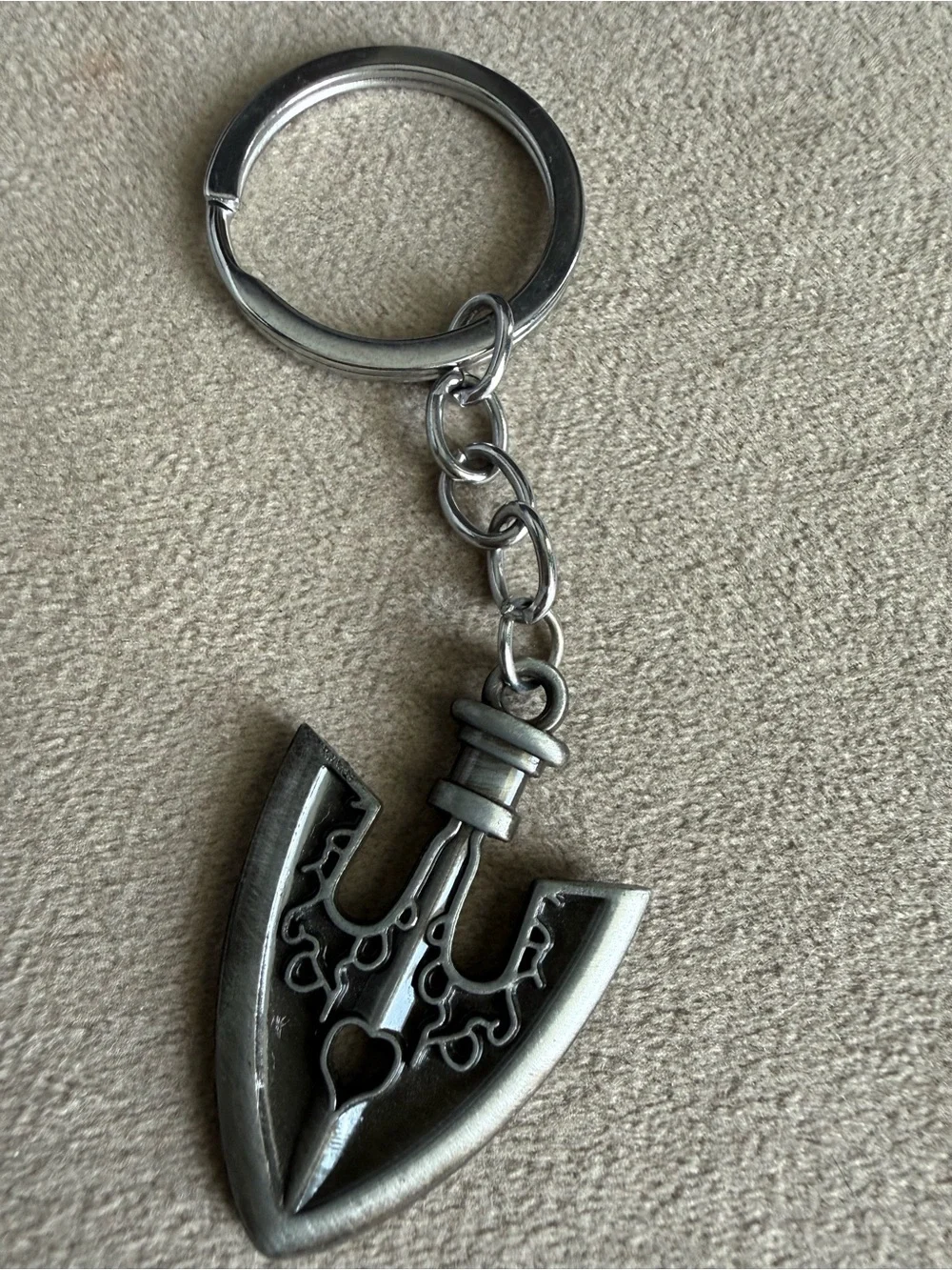 Decorative Silver Tone Arrowhead Keychain